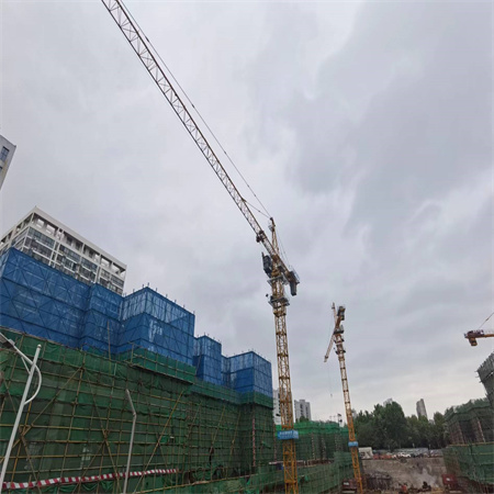 �����������U����